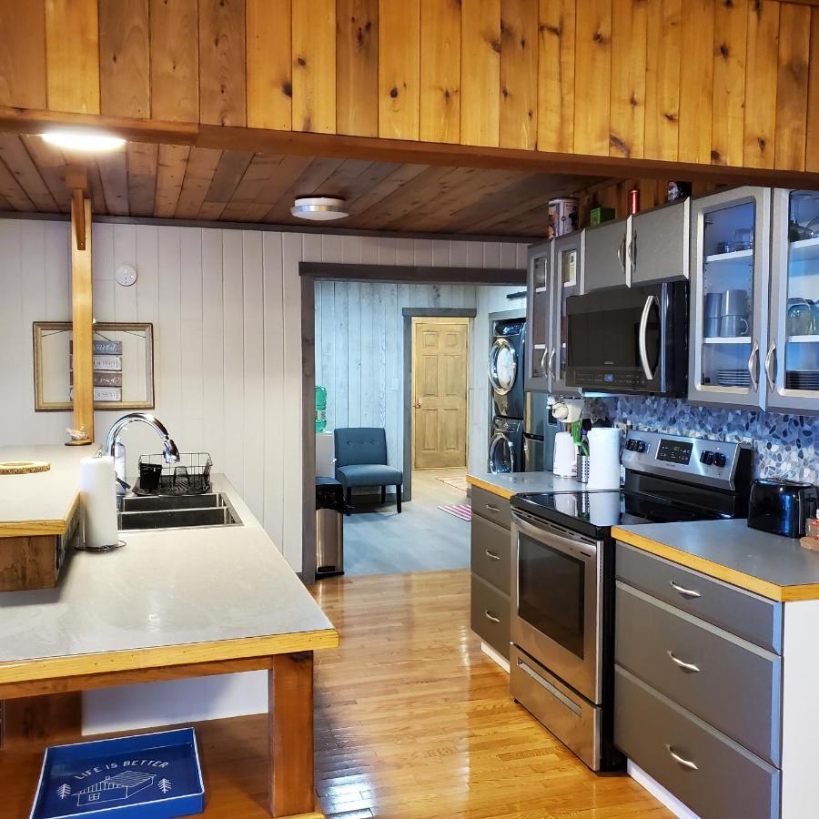 Royal Harrison Retreat Villa Harrison Hot Springs Exterior foto